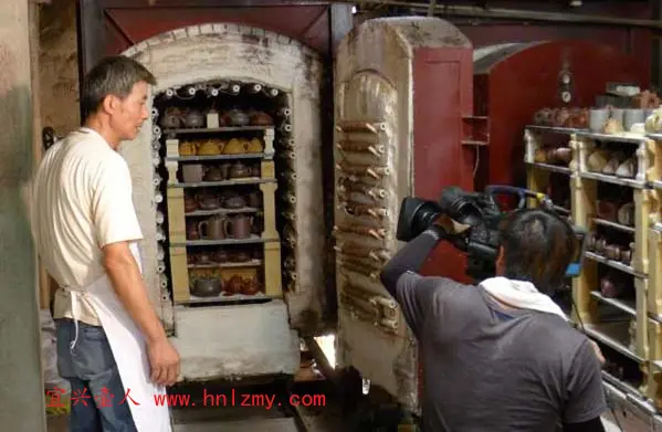 烧制紫砂壶现场