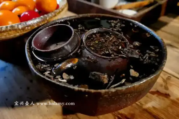 煮茶叶可能会让水变红