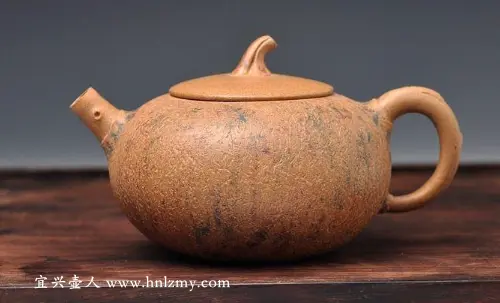 段泥紫砂壶养不好是什么原因？段泥吐黑跟养壶方法关系不大！