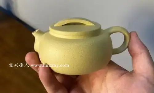 本山绿泥紫砂壶照片