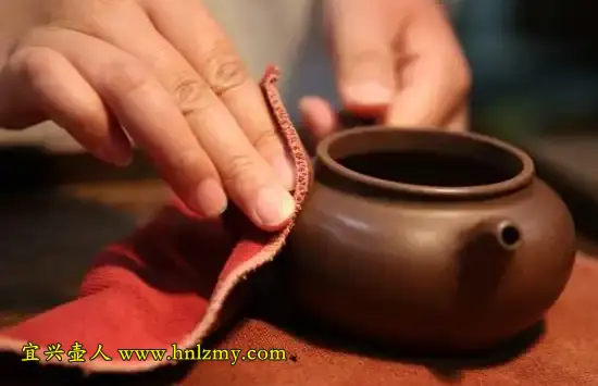清洗紫砂壶用碱还是小苏打？哪种效果更好？