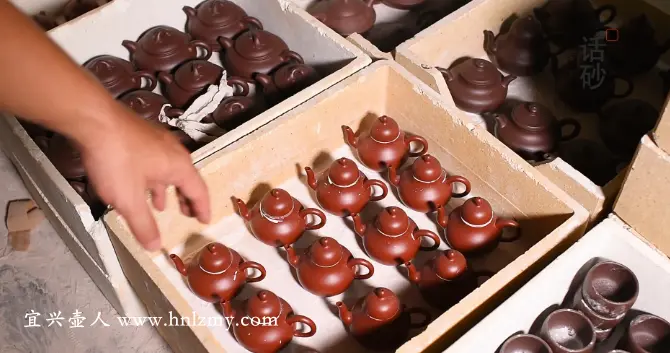 准备进窑烧制的紫砂壶