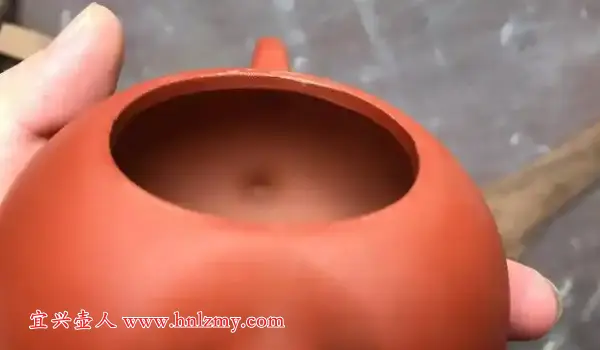 怎么看紫砂壶是灌浆还是手工壶？分享一个重要技巧