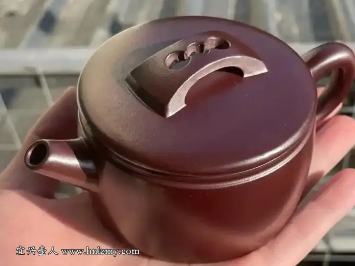 紫砂壶表面非常油