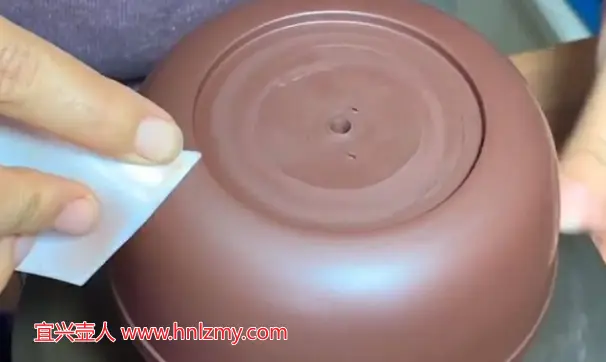 砂纸打磨紫砂壶