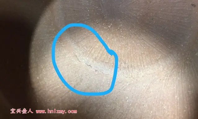 紫砂壶底部的裂纹