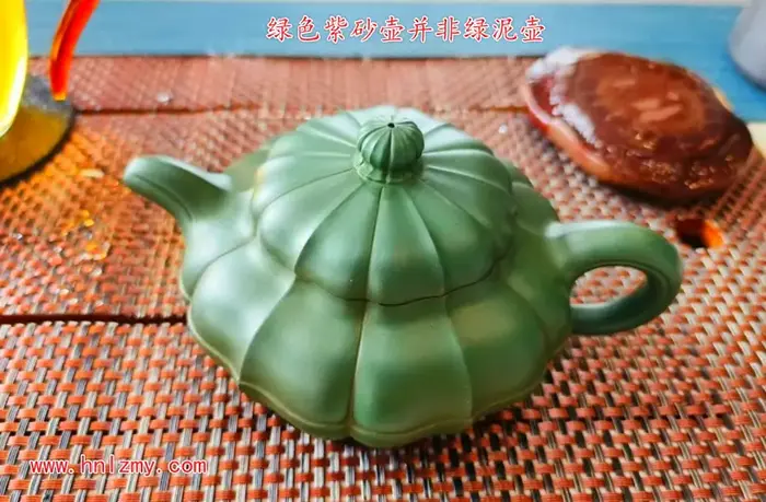 紫砂壶中的绿泥壶是指绿色的壶吗