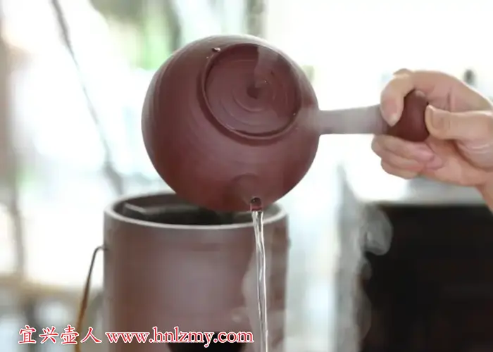 紫砂壶在明火上烧示意图 紫砂壶在明火上烧示意图