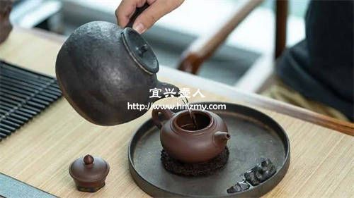 泡过茶的紫砂壶只用热水可以去掉茶味吗