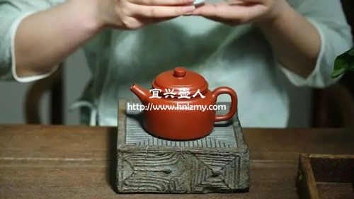 泡铁观音茶用朱泥壶好还是大红袍好