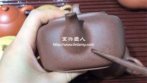 紫砂壶壶嘴一圈颜色不一样为什么1