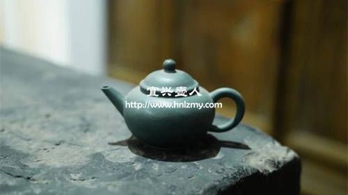 紫砂壶泥料绿泥和墨绿泥的区别