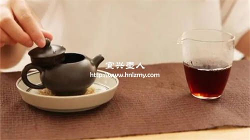 新紫砂壶第一次泡茶有股泥巴味正常吗