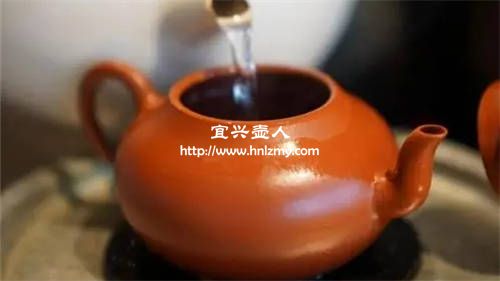 紫砂壶第一次泡茶有股泥巴味正常吗