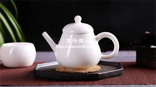 茶壶买紫砂的好还是陶瓷的好
