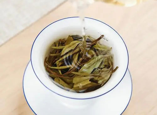 白牡丹用紫砂壶泡好吗2