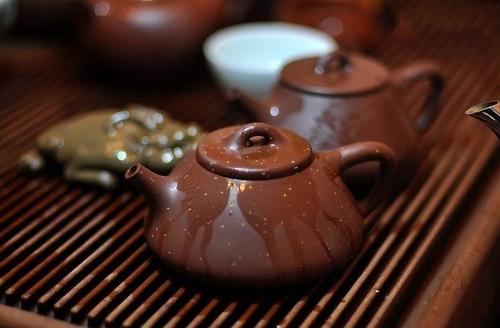 紫砂壶发白什么原因