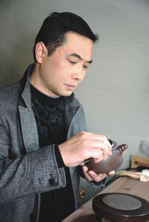 顾涛平紫砂壶大师做壶图片