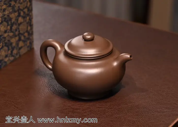 工艺美术员和助理工艺美术师的区别不大，买壶还是要看质量